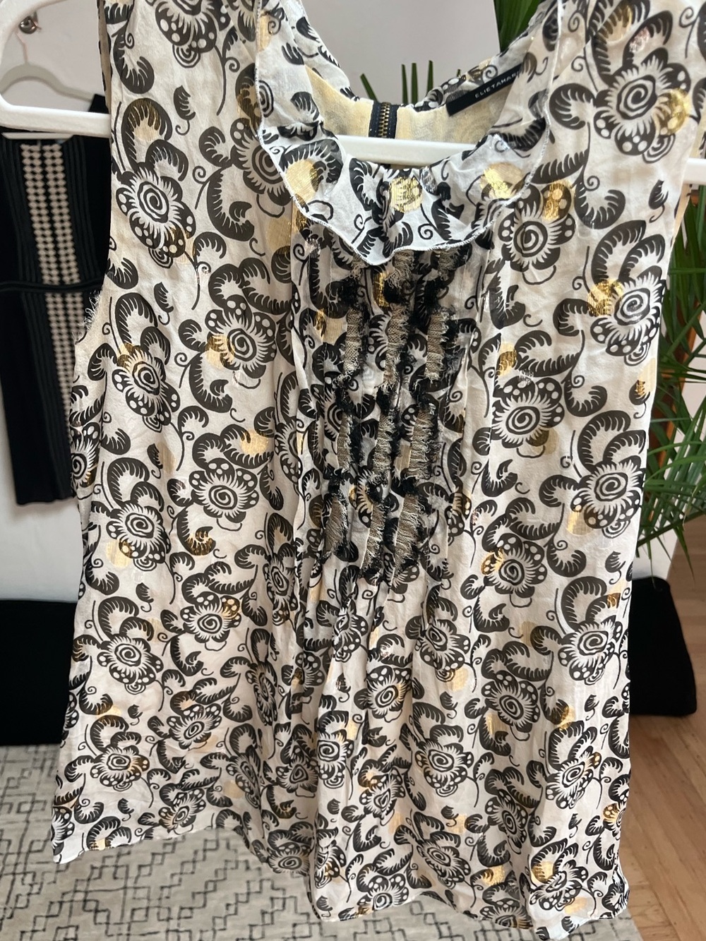 Elie Tahari silk top floral. Black, white, gold. Sleeveless. Medium